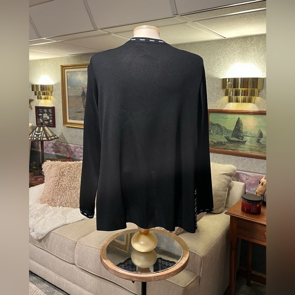 EXCLUSIVELY MISOOK Cardigan Sweater Size M Black Blue Gray Chevron Stripe Accent - Picture 2 of 16